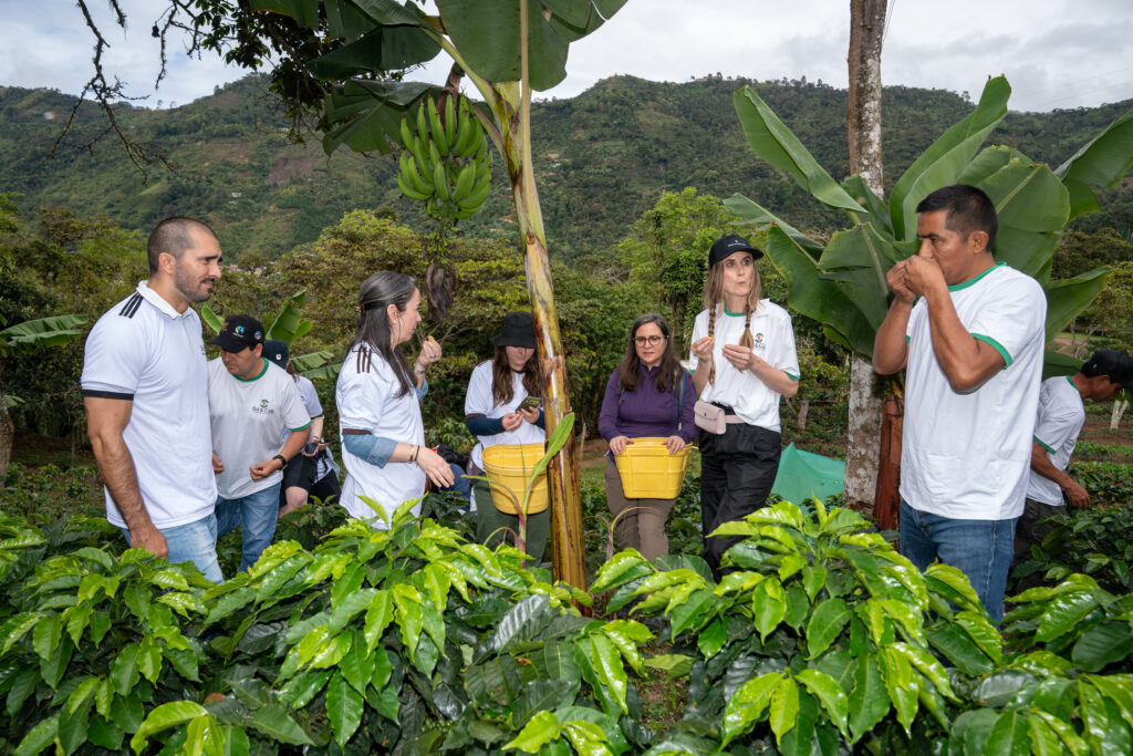 VISITA A SOCIO ROLANDO FLORES LUYO